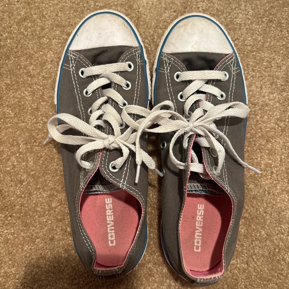 Converse Gray and White Sneakers Classic Style